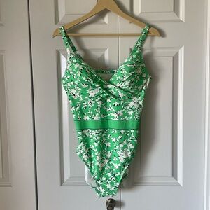 Lands' End | Green White Swimsuit. Sweetheart Neckline. Size 12. Flattering